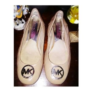 Like new 🌟Michael kors shoes cream
